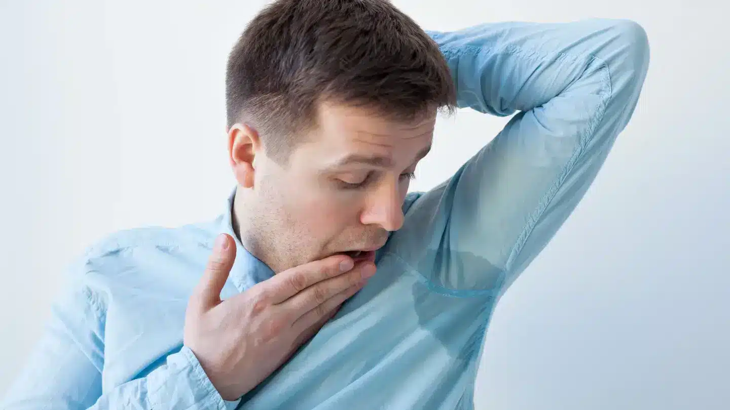 لکه های عرق روی پیراهن